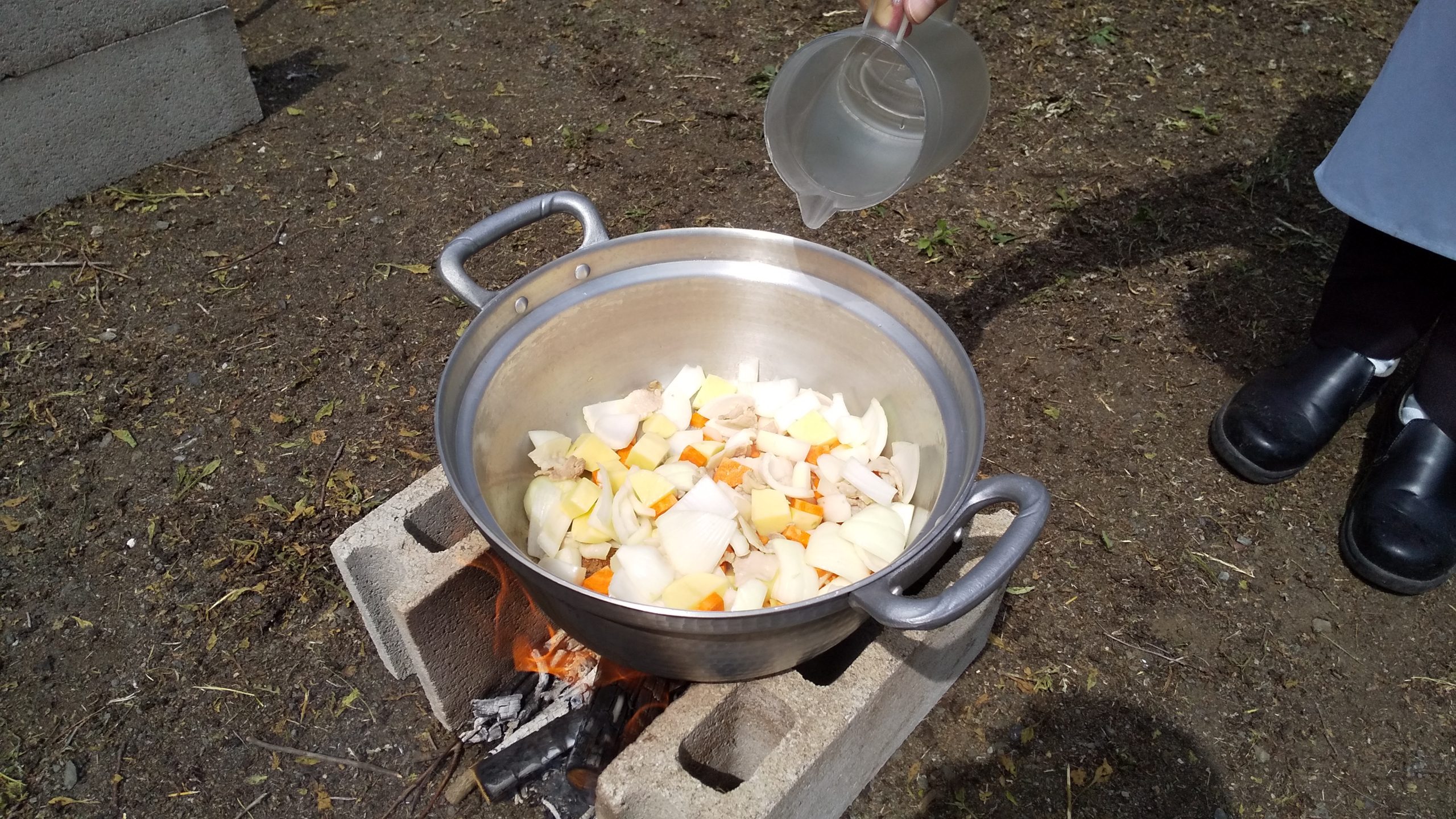 カレー作り体験 林間学校や家族ミニキャンプでどうぞ いこいの村ヘリテイジ美の山