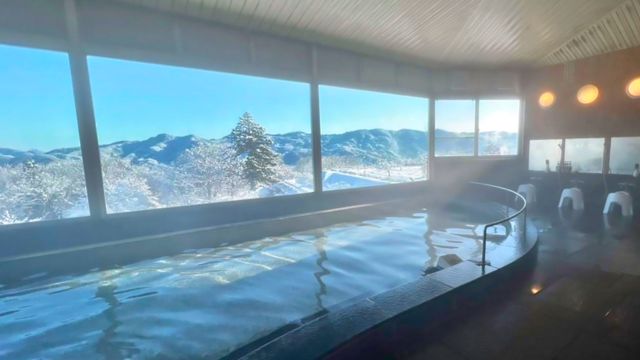 雪を眺めながら入れる大浴場